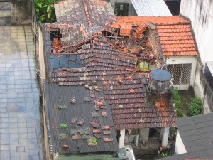 O telhado desabou decorrente a grande chuva